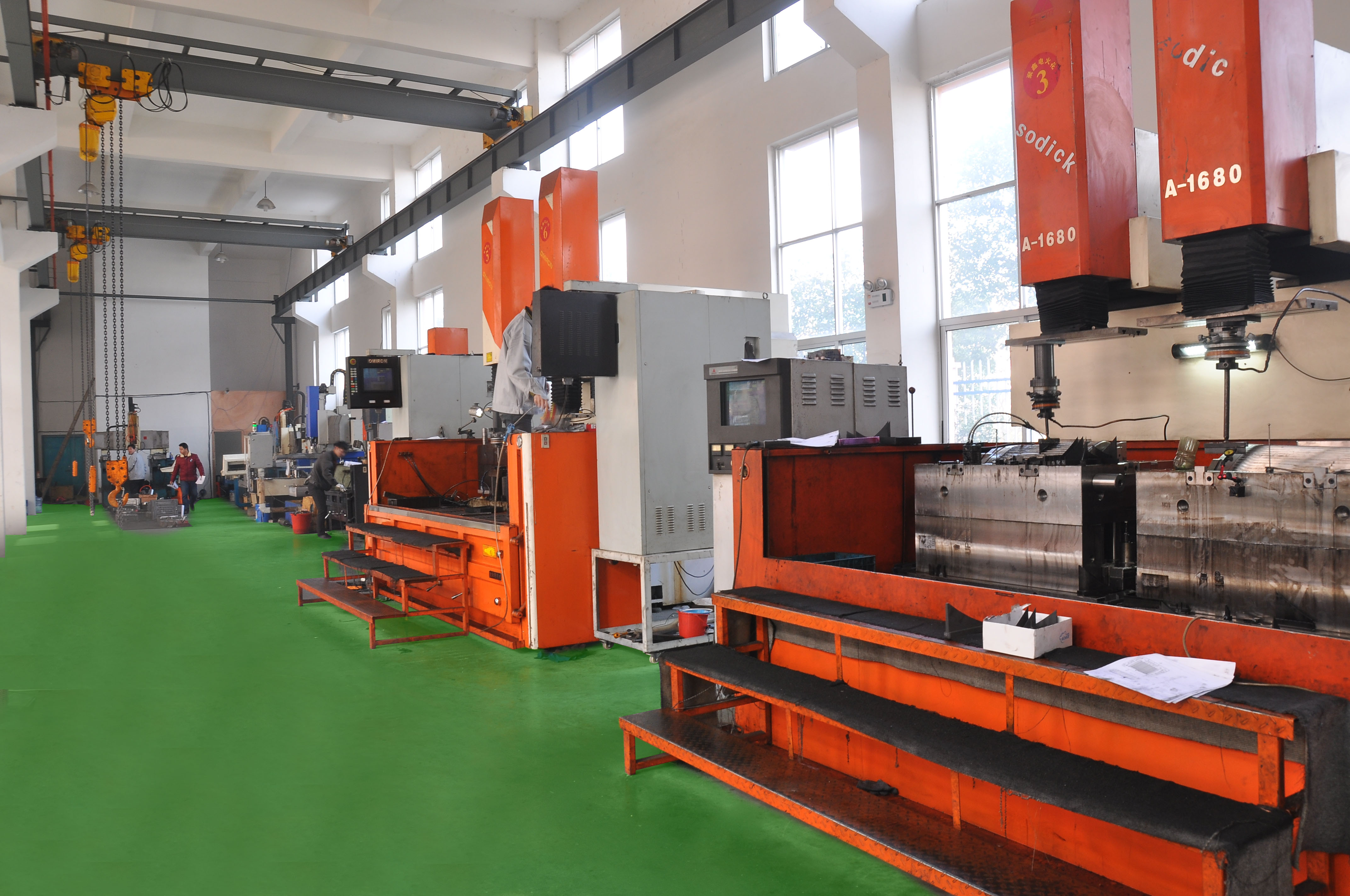 Injection molding workshop equipment3